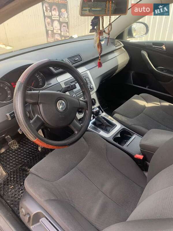 Седан Volkswagen Passat 2006 в Путиле