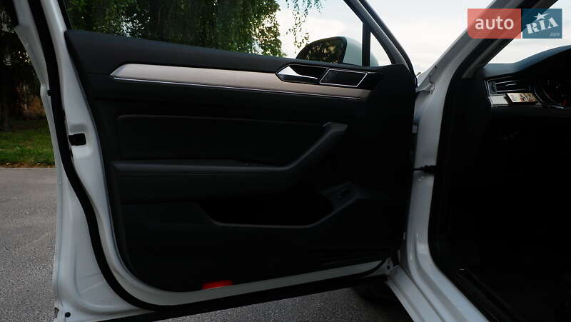 Універсал Volkswagen Passat 2015 в Києві