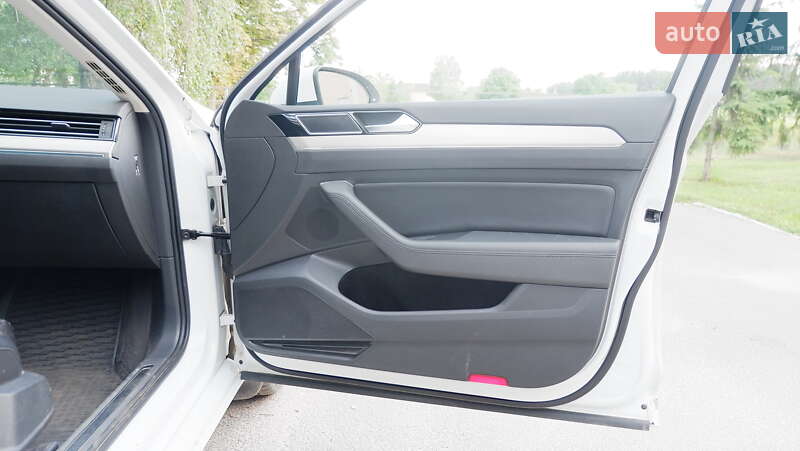 Універсал Volkswagen Passat 2015 в Києві