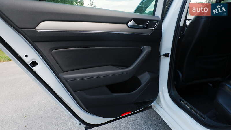Універсал Volkswagen Passat 2015 в Києві