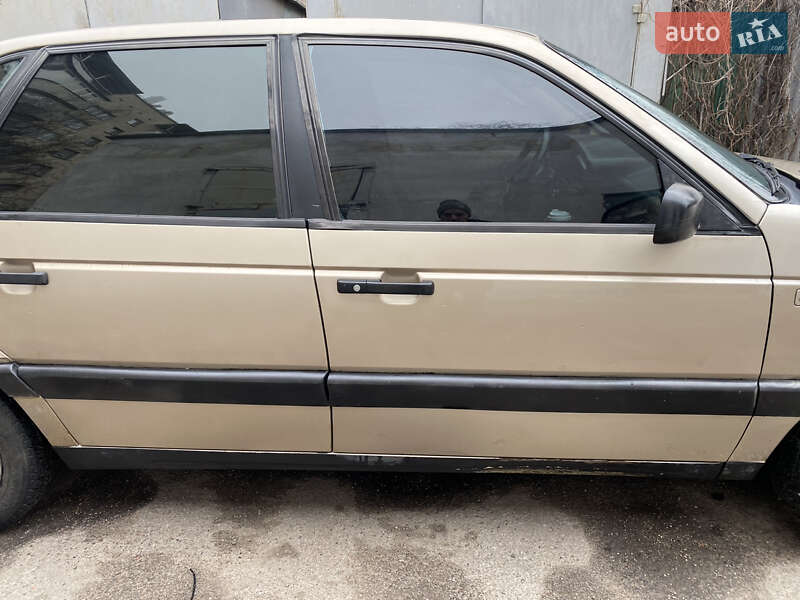 Седан Volkswagen Passat 1989 в Одессе
