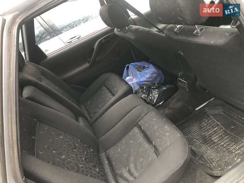 Седан Volkswagen Passat 1995 в Староконстантинове