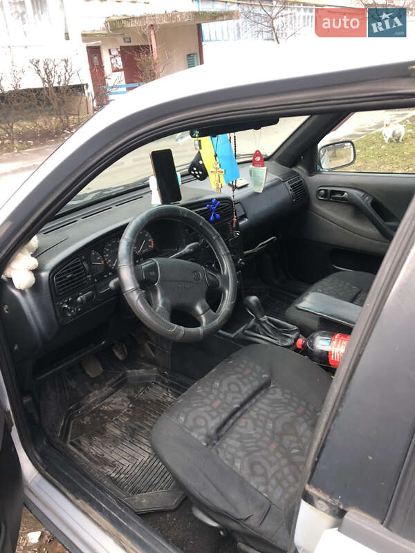 Седан Volkswagen Passat 1995 в Староконстантинове