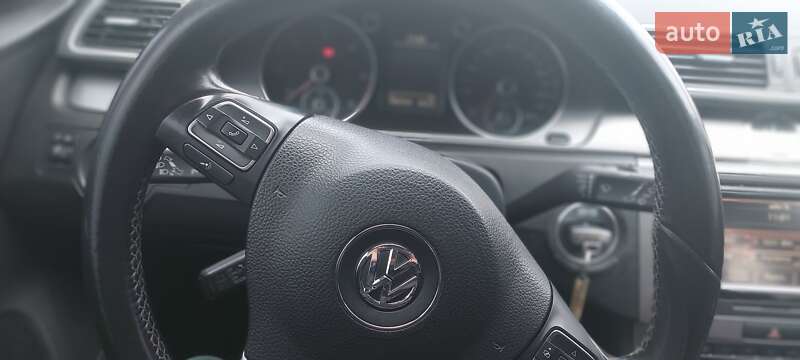 Универсал Volkswagen Passat 2011 в Харькове