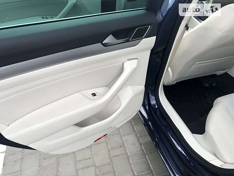 Універсал Volkswagen Passat 2017 в Луцьку