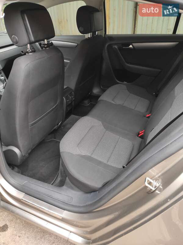 Седан Volkswagen Passat 2012 в Тернополі