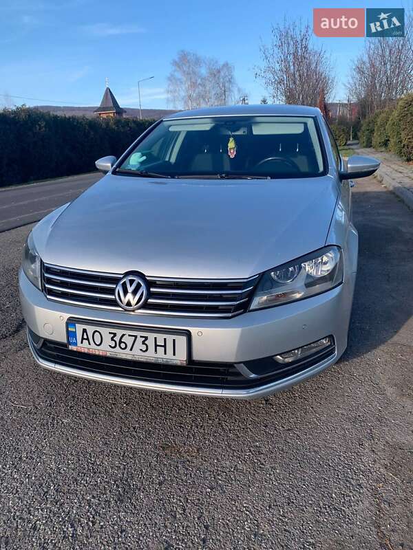 Седан Volkswagen Passat 2011 в Мукачево
