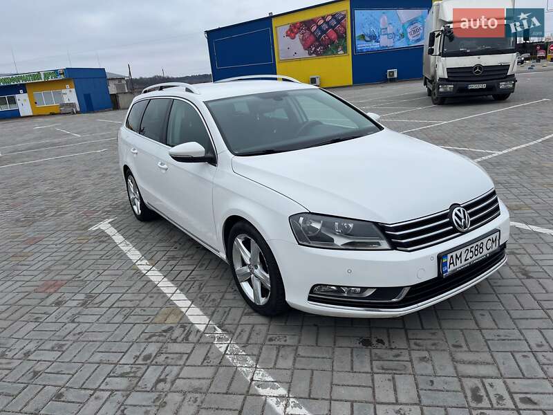 Універсал Volkswagen Passat 2012 в Житомирі