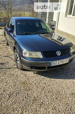 Седан Volkswagen Passat 1997 в Иршаве