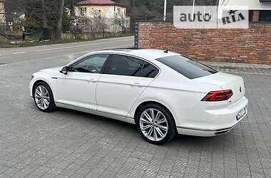 Седан Volkswagen Passat 2015 в 