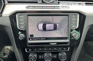 Седан Volkswagen Passat 2015 в 