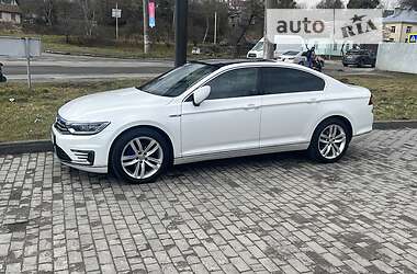 Седан Volkswagen Passat 2015 в 