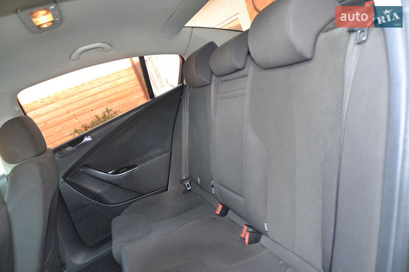 Седан Volkswagen Passat 2006 в Коломые