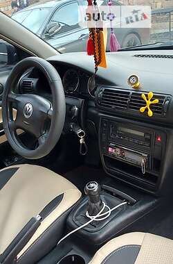 Седан Volkswagen Passat 2000 в Черновцах