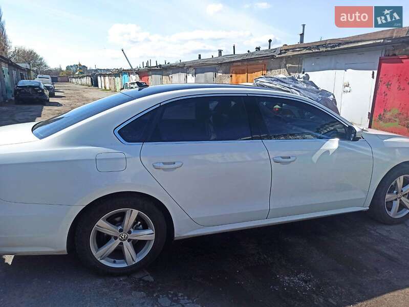 Седан Volkswagen Passat 2015 в Киеве