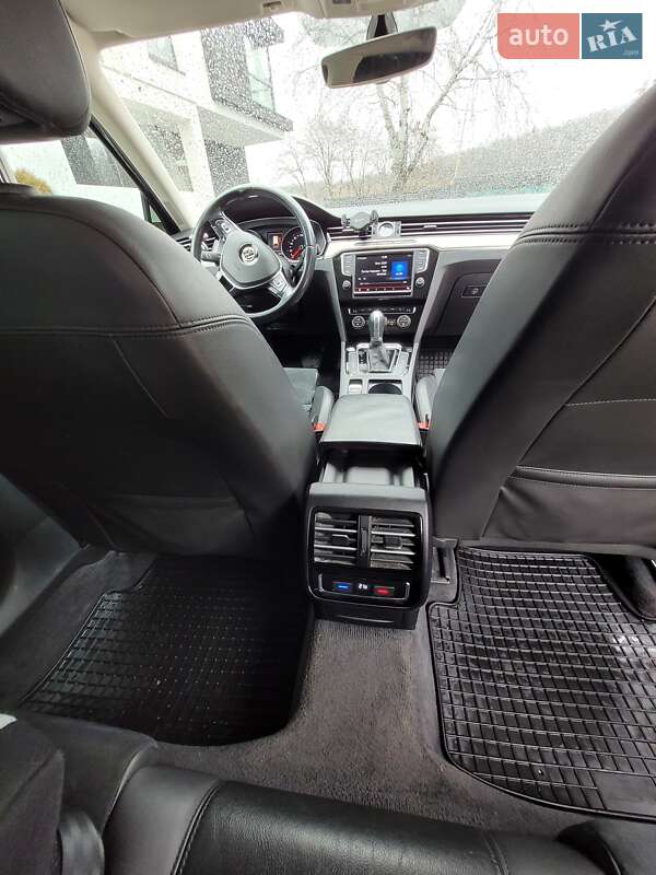 Универсал Volkswagen Passat 2015 в Ужгороде