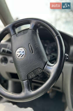 Седан Volkswagen Passat 2002 в 