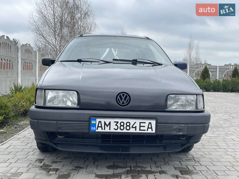 Универсал Volkswagen Passat 1990 в Олевске