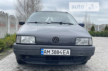 Универсал Volkswagen Passat 1990 в Олевске