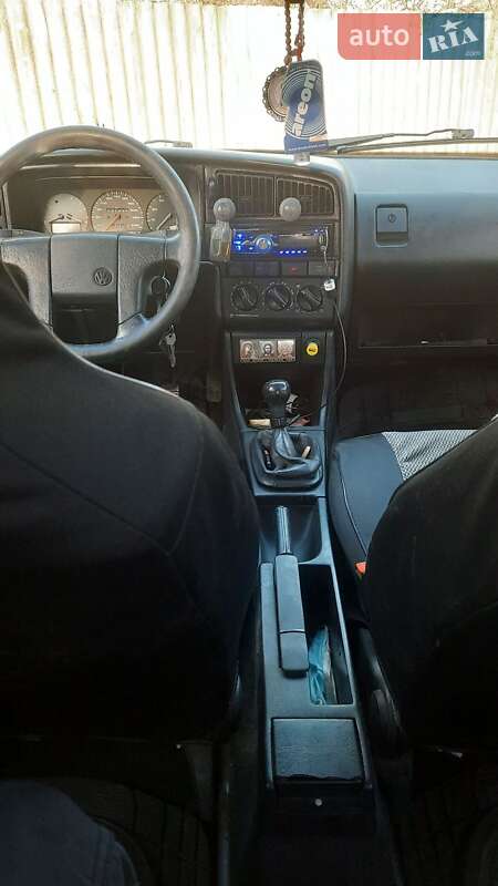 Седан Volkswagen Passat 1990 в Дергачах