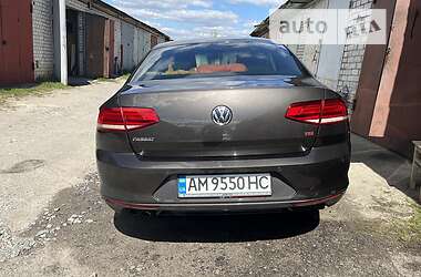Седан Volkswagen Passat 2017 в Житомирі