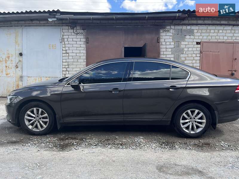 Седан Volkswagen Passat 2017 в Житомире