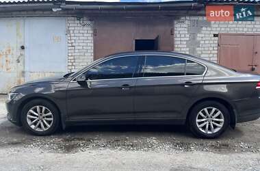 Седан Volkswagen Passat 2017 в 