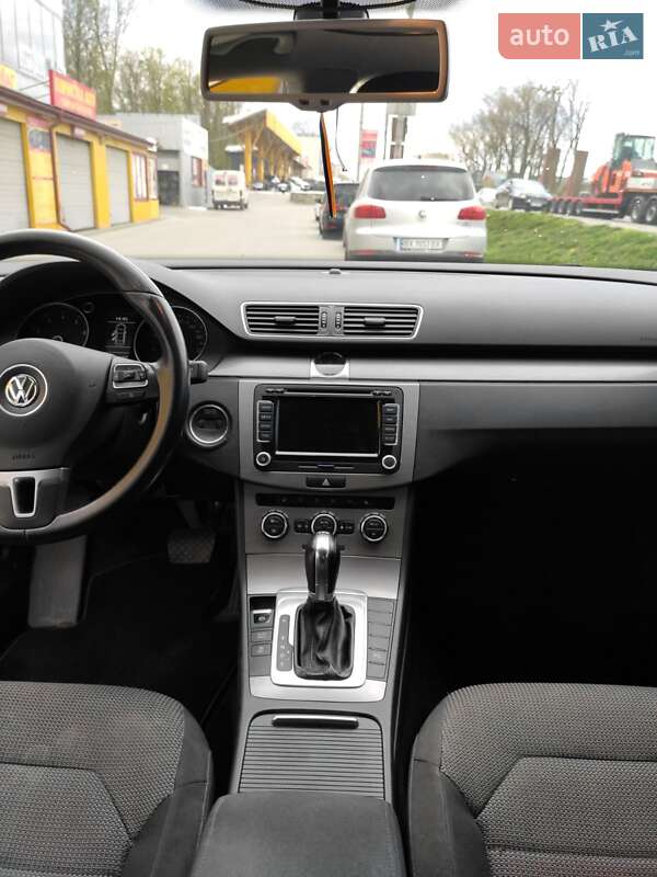 Седан Volkswagen Passat 2012 в Тернополі