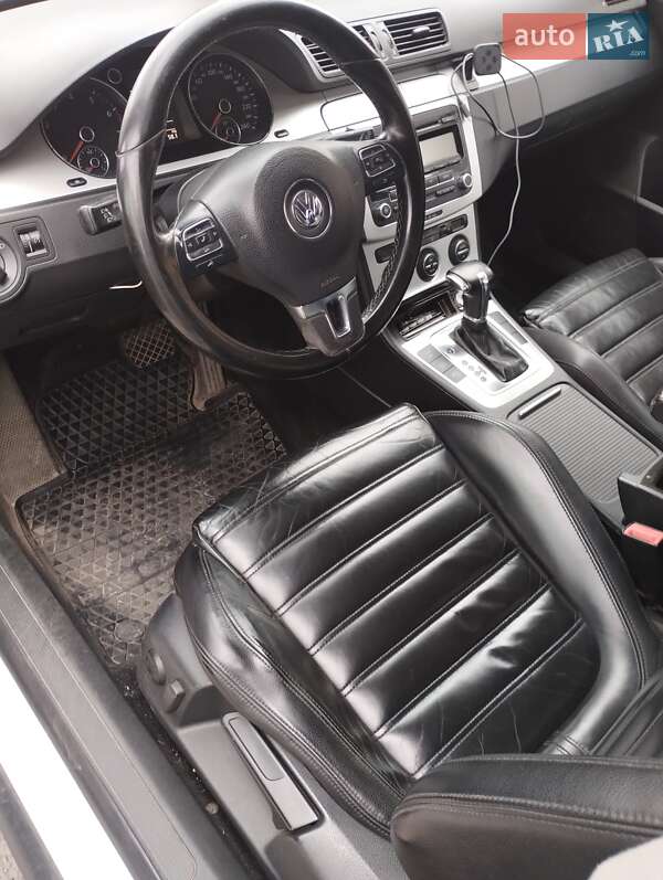 Универсал Volkswagen Passat 2009 в Полтаве