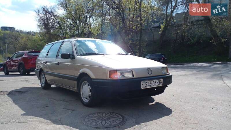 Универсал Volkswagen Passat 1990 в Киеве