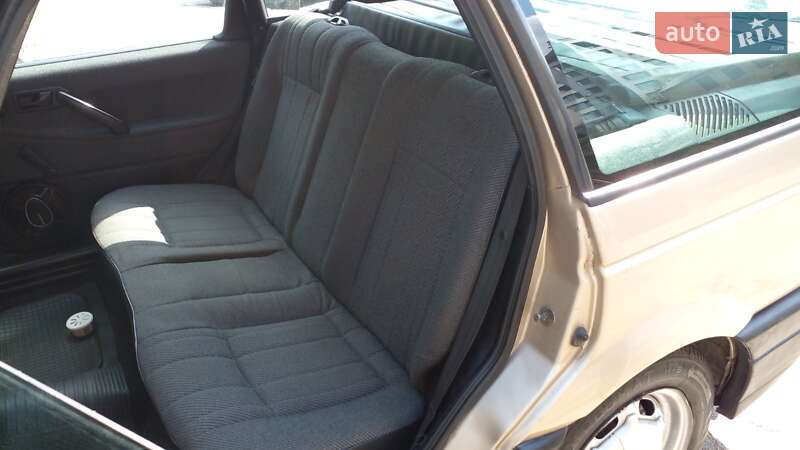 Универсал Volkswagen Passat 1990 в Киеве