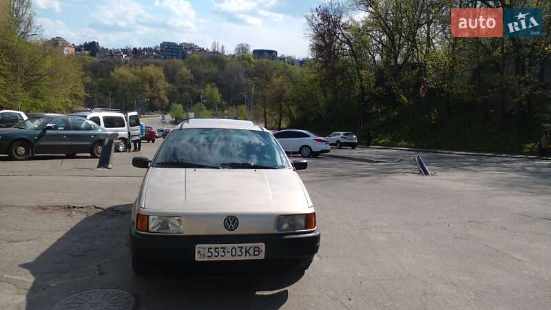 Универсал Volkswagen Passat 1990 в Киеве