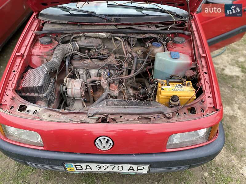 Универсал Volkswagen Passat 1988 в Борщеве