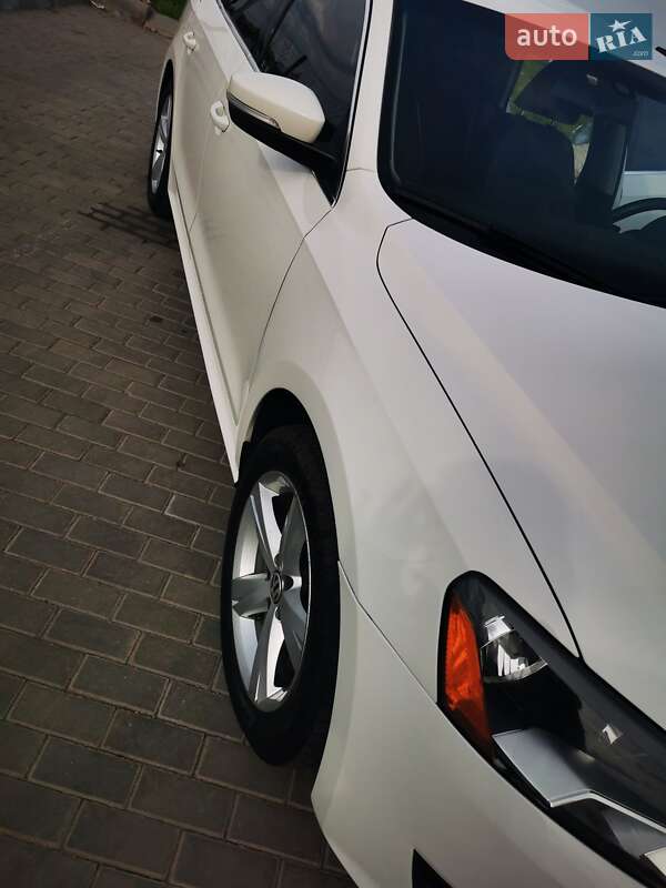 Седан Volkswagen Passat 2013 в Рівному