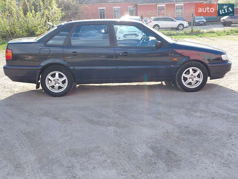 Седан Volkswagen Passat 1996 в Виннице