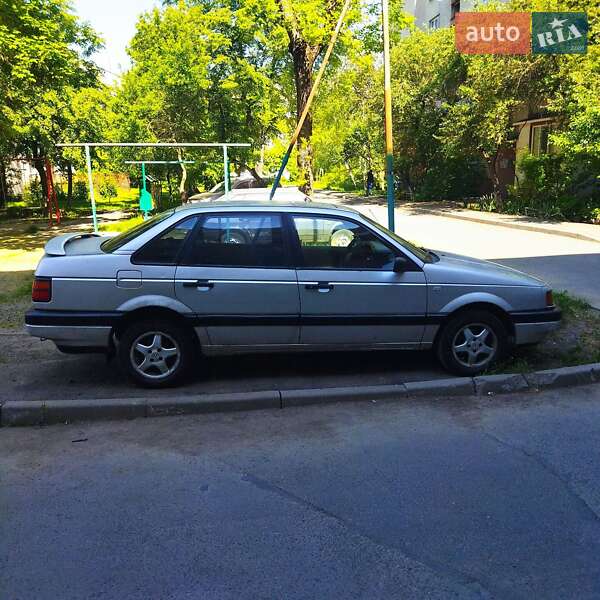 Седан Volkswagen Passat 1990 в Ужгороді