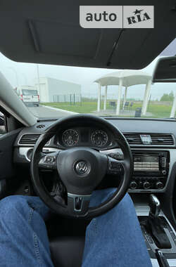 Седан Volkswagen Passat 2012 в Ровно