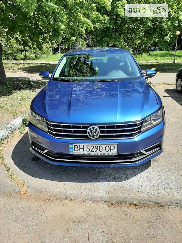 Седан Volkswagen Passat 2016 в Одессе