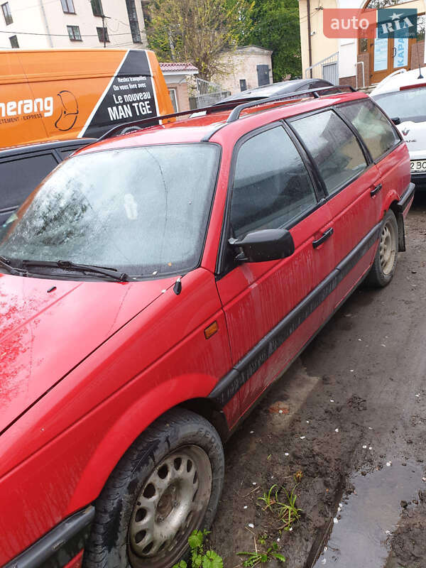 Універсал Volkswagen Passat 1993 в Чернівцях
