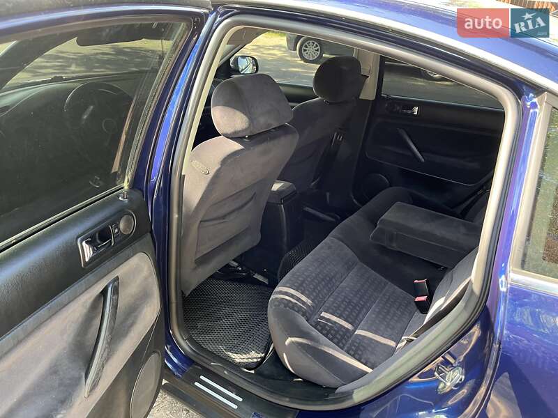 Седан Volkswagen Passat 2003 в Днепре