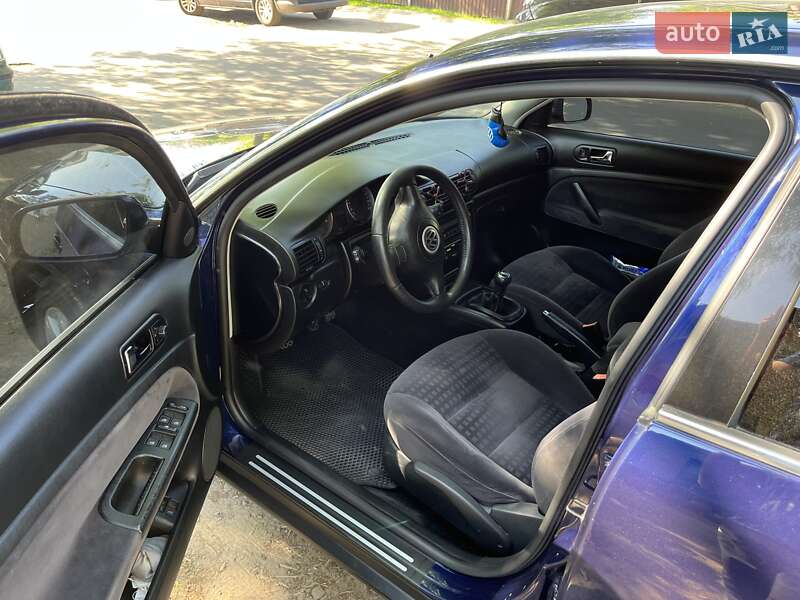 Седан Volkswagen Passat 2003 в Днепре