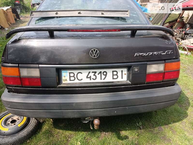 Седан Volkswagen Passat 1989 в Мостиске