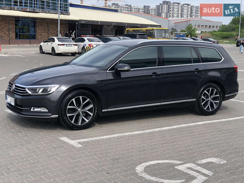 Универсал Volkswagen Passat 2017 в Киеве