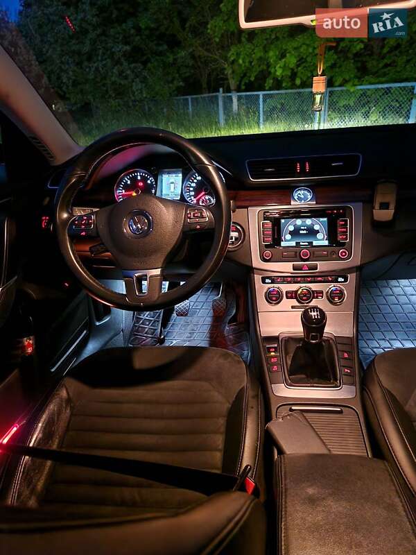 Универсал Volkswagen Passat 2012 в Дубно