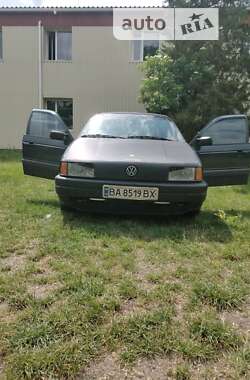 Седан Volkswagen Passat 1988 в Кропивницком