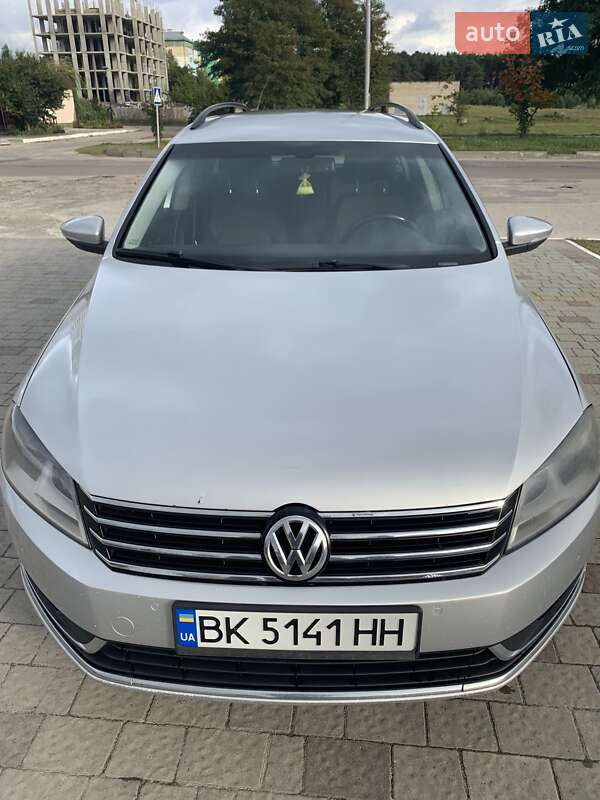 Универсал Volkswagen Passat 2012 в Вараше