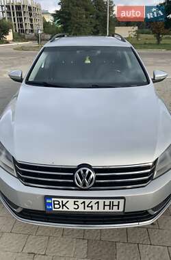 Универсал Volkswagen Passat 2012 в Вараше