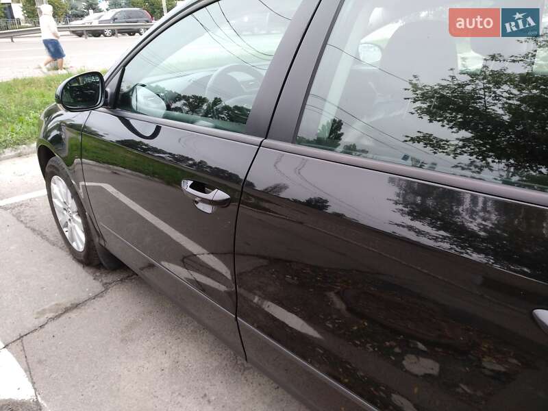 Седан Volkswagen Passat 2008 в Киеве