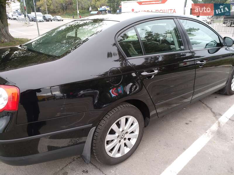 Седан Volkswagen Passat 2008 в Киеве