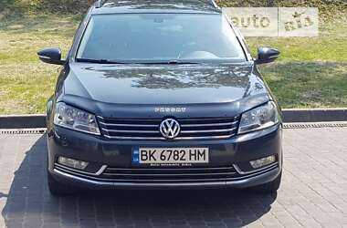 Универсал Volkswagen Passat 2011 в Ровно